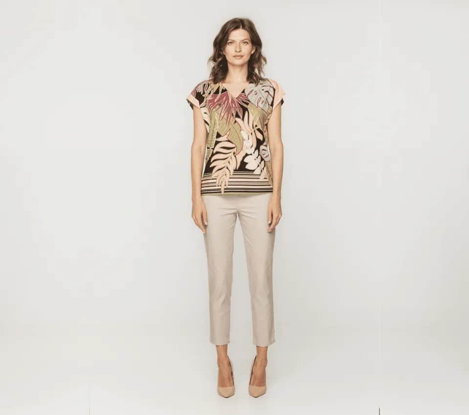 Co założyć do beżowych spodni, aby zawsze wyglądać stylowo?