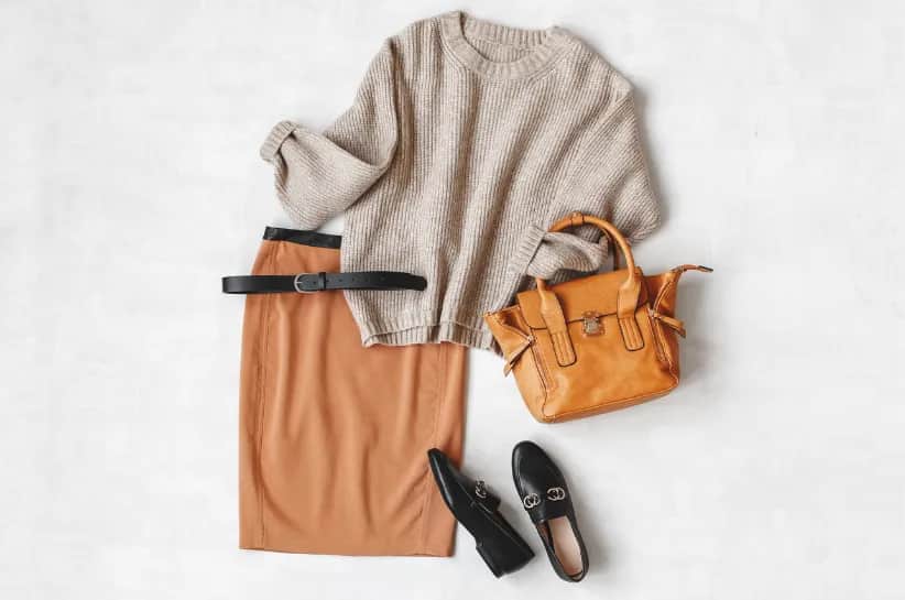 Pomysły na stylizacje: co do brązowej spódnicy, które zachwycą